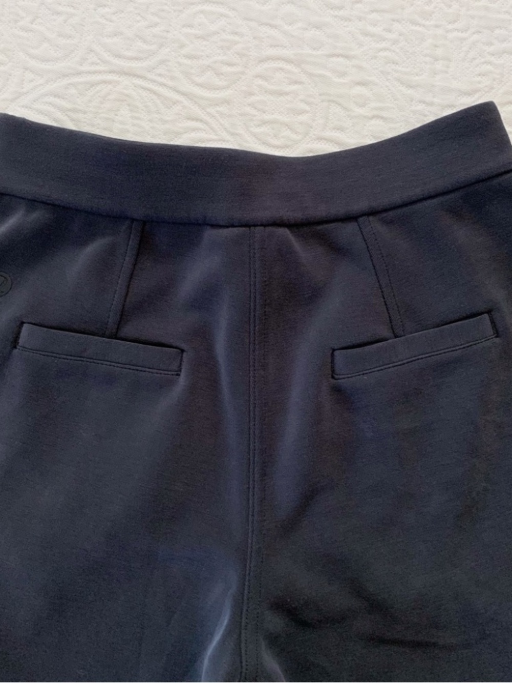 Lululemon Softstreme Pintuck‎ Mid-Rise Pant - MEDIUM - Picture 3 of 8